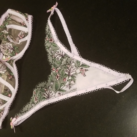 💕FOR LOVE AND LEMONS💕 Lorelei Underwire Bra SDD + Thong Panty Medium Lilac NWT - Picture 12 of 16
